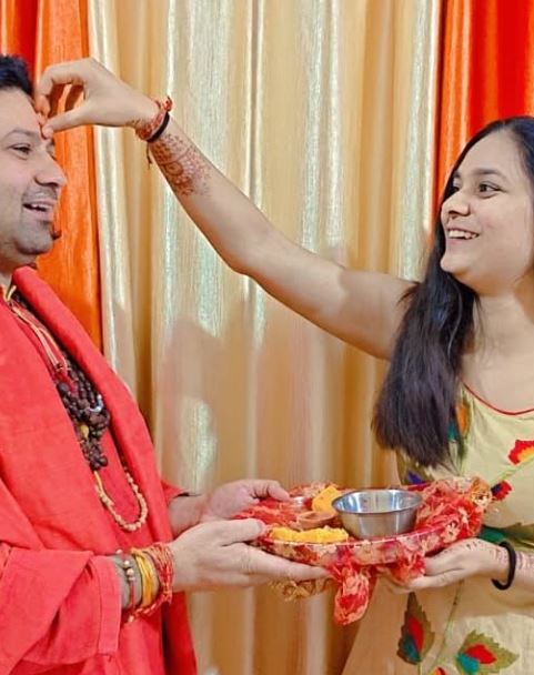 Ashutosh Maharaj with his sister