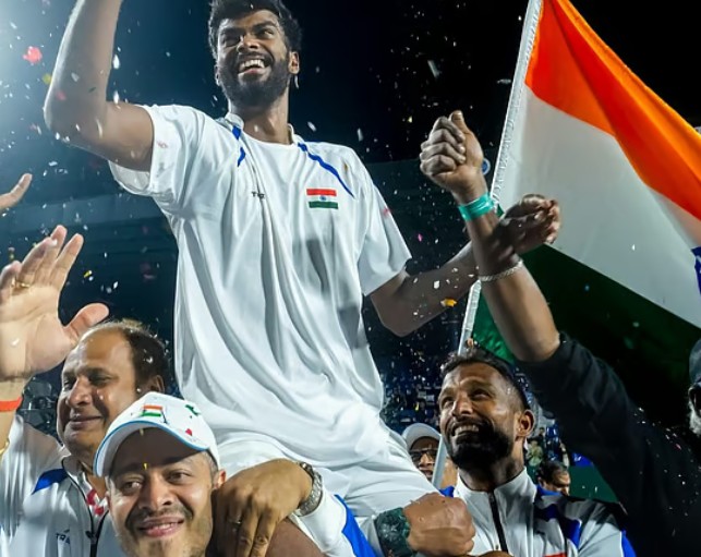 Dhakshineswar Suresh celebrating after winning the Davis Cup
