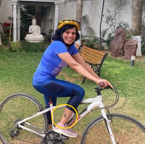 Irina Ghose's tattoo on her right leg