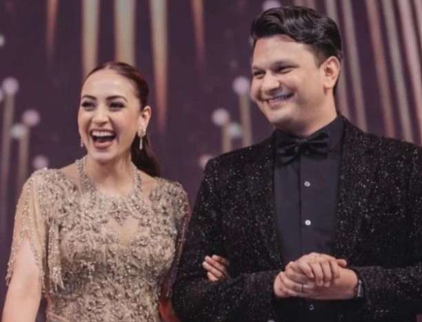 Kenisha Paliwal on her wedding day with her husband, Vevek Agrawal