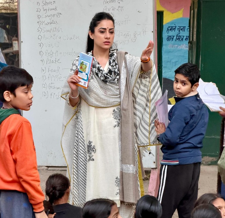Rouble Nagi while teaching slum children as a part of her social work