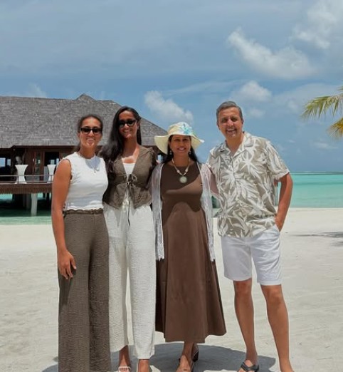 Vaishnavi Adhkar with her parents and sister
