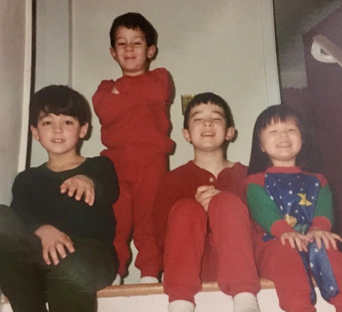 A childhood picture of Maya Kibbel with the Jonas brothers