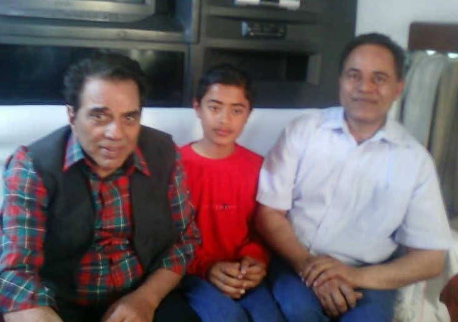 A teenage picture of Dr Sunny Ashok (middle) with his father (right) and actor Dharmendra (left)