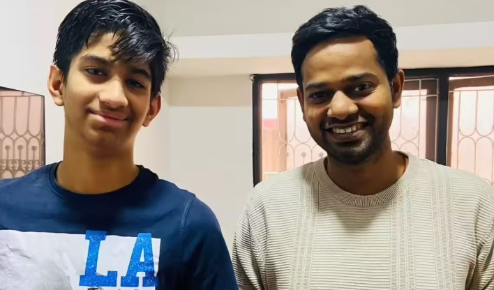 Aarav Dengla posing with Vishnu Prasanna