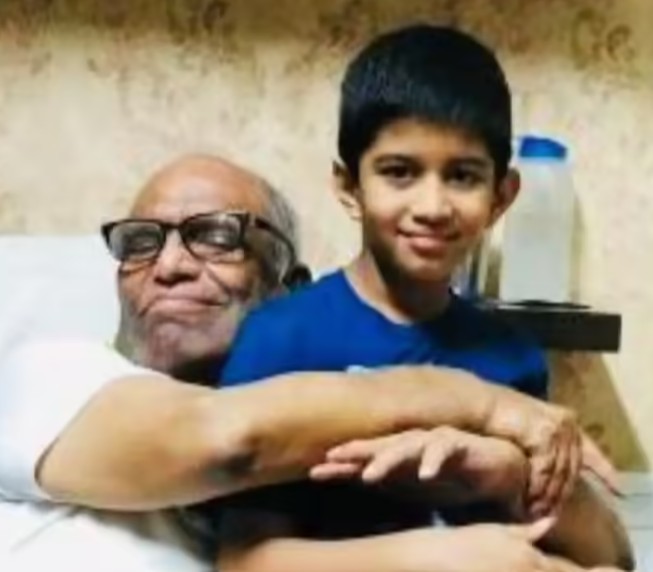 Aarav Dengla posing with his grandfather