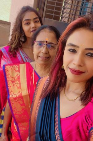 Aishwarya with her mother and younger sister