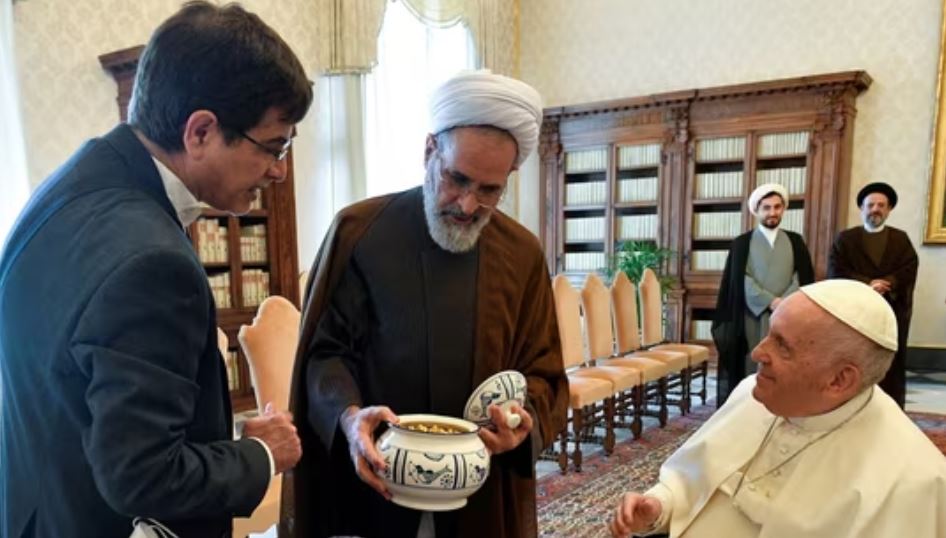 Alireza Arafi (middle), while presenting a gift to Pope Francis at the Vatican in 2022