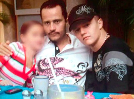 An old picture of El Mencho with his children