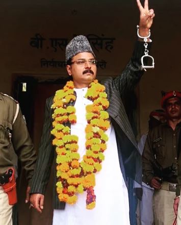 Danish Iqbal as Dilshad Mirza in the webseries Maharani 2 (2022)