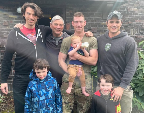 Joe Kent with his father and siblings