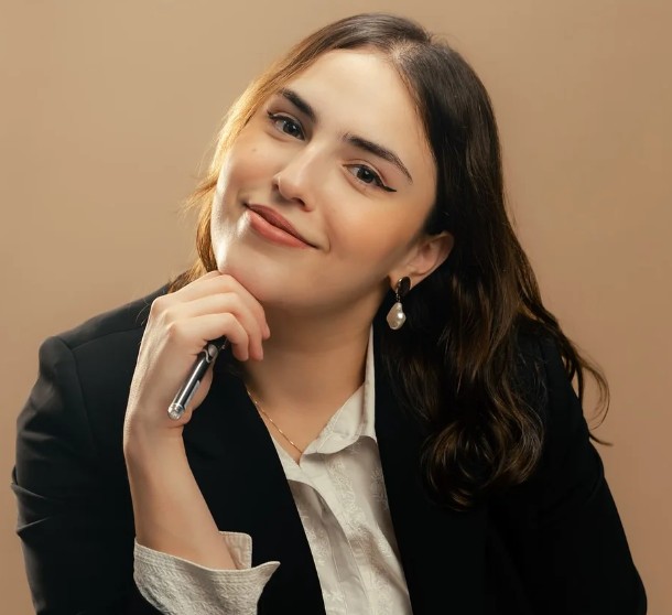 Mahnoor Omer posing in lawyer's uniform