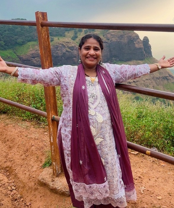 Shahida Ansari posing during a trip in Maharashtra