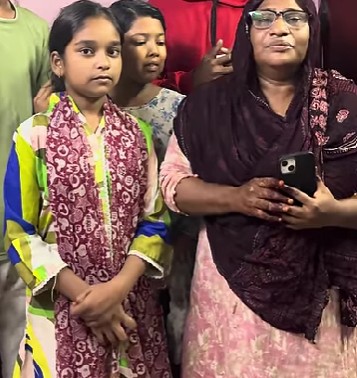 Shahida Ansari with her daughters