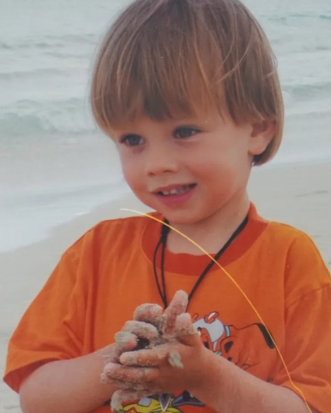 Łatwogang's tattoo on his right arm