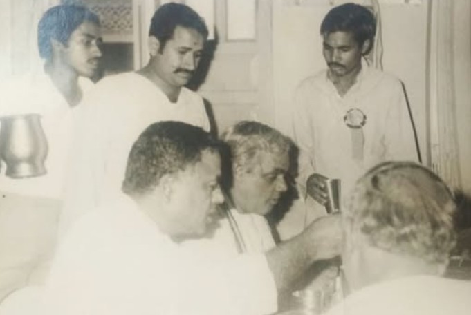 An old picture of Gopal Sharan Garg with Atal Bihari Vajpayee in 1982