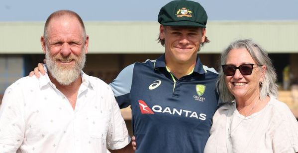 Cooper Connolly with his parents