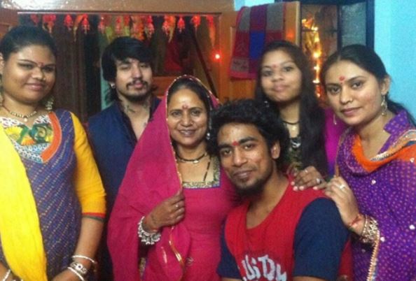 Gulabo Sapera with her kids