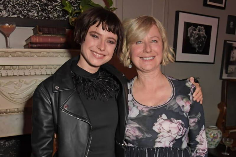 Jessie Buckley with her mother