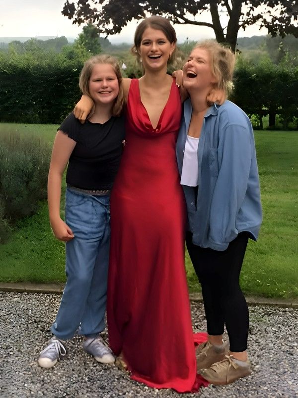 Jessie Buckley's sisters, Lily Buckley (left), Eva Buckley (centre), and Julia Buckley (right)
