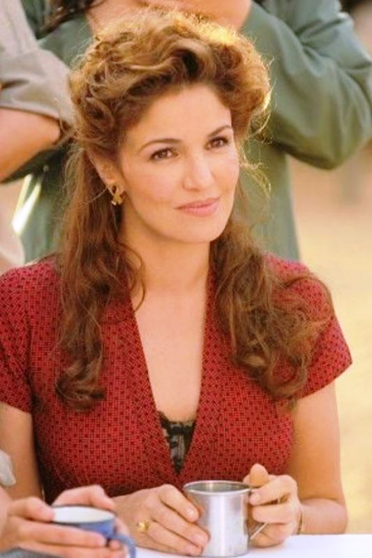 Nadia Farès as 'Emma Elbaz' in the mini-series 'Revivre' (2009)