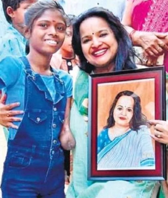 Payal Nag posing with one of her sketches