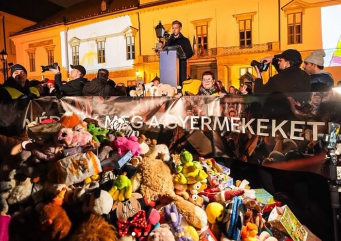 Péter Magyar while delivering a speech where his supporters carried toys