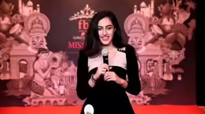 Samreen Kaur while answering a question at the Jammu and Kashmir in the Femina Miss India beauty pageant (2018)