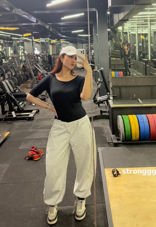 Samreen Kaur while posing at a gym