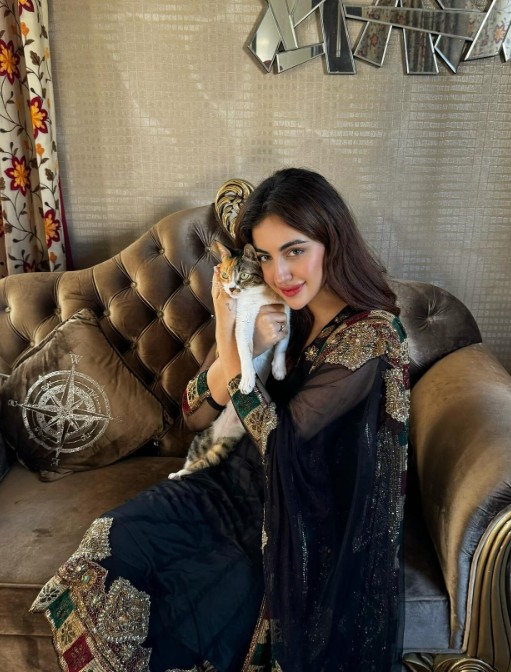 Samreen Kaur with her pet cat