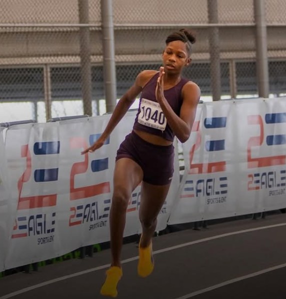 Shanoya Douglas running during the Jamaican U20 Carifta Trials