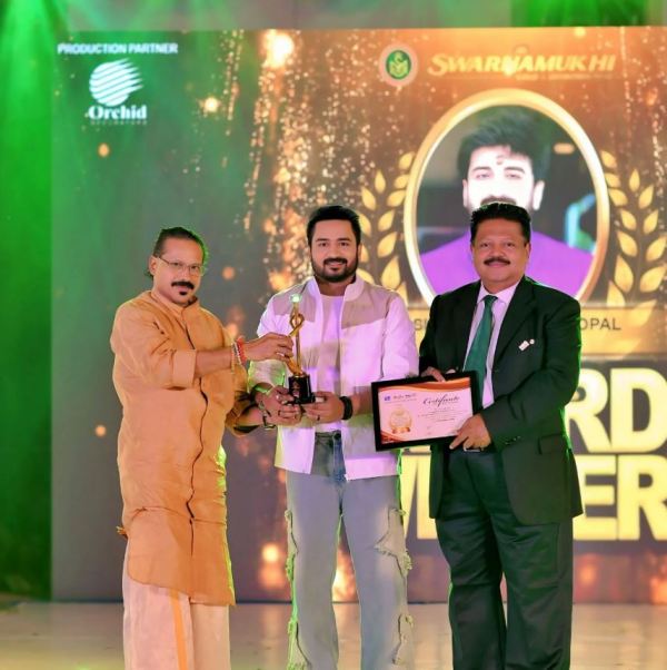 Siddharth Venugopal, while receiving an award at the 2025 Rotary Club Karmashreshta Awards