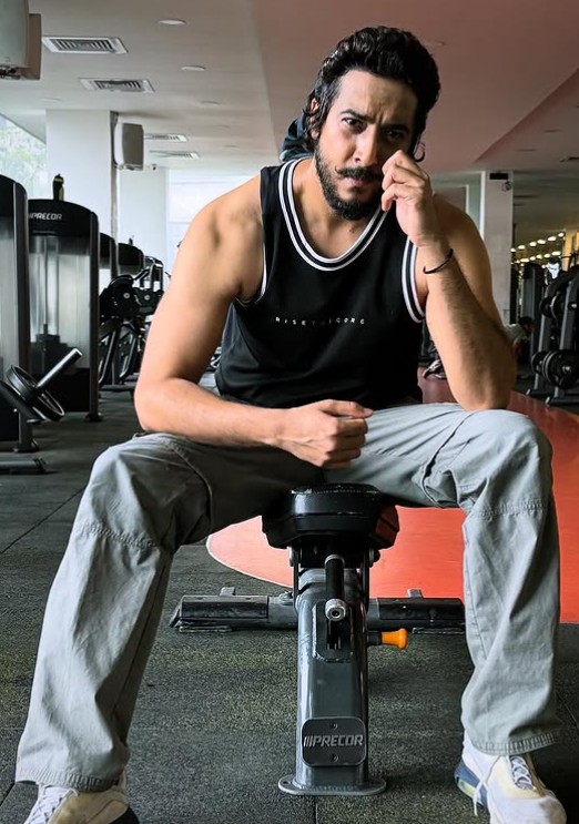 Sumukha (Actor) Height, Age, Girlfriend, Wife, Family, Biography » StarsUnfolded 5 Sumukha during a gym session