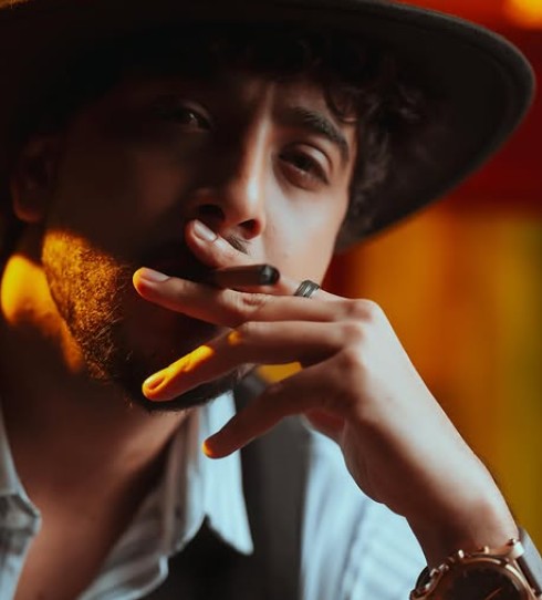 Sumukha (Actor) Height, Age, Girlfriend, Wife, Family, Biography » StarsUnfolded 10 Sumukha while smoking a cigarette