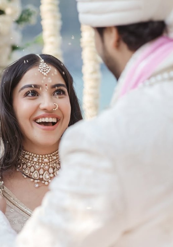 Sumukha (Actor) Height, Age, Girlfriend, Wife, Family, Biography » StarsUnfolded 6 Sumukha with his wife on their wedding day