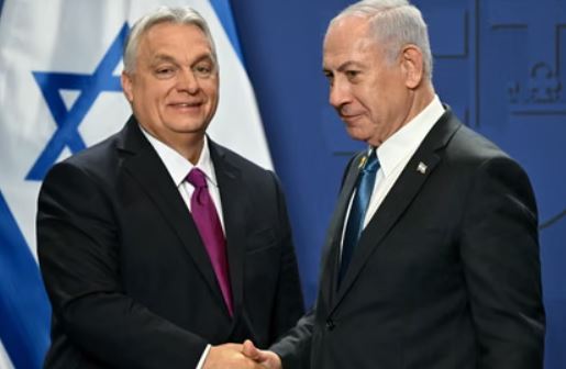 Viktor Orbán Age, Wife, Children, Family, Biography » StarsUnfolded 5 Viktor Orbán (left) with Israeli Prime Minister Benjamin Netanyah (right)
