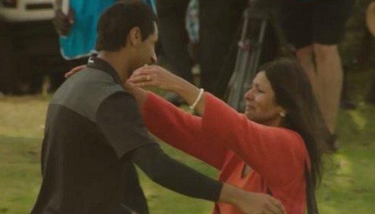 Aaron Rai Height, Age, Wife, Family, Biography » StarsUnfolded 8 Aaron Rai's mother while hugging and congratulating him on the golf play ground