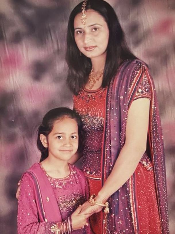 Childhood picture of Karman Thandi with her mother