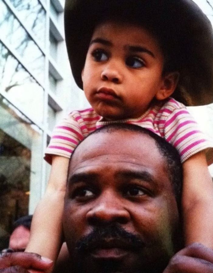 Childhood picture of Raina Morris with her father