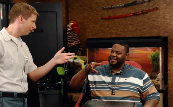 Grizz Chapman (right)'s still from a sticom titled 30 Rock