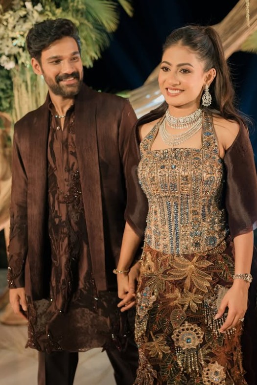 Kavya Reddy (right)