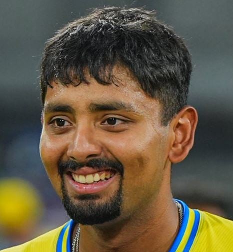 Macneil Hadley Noronha Height, Age, Family, Biography » StarsUnfolded