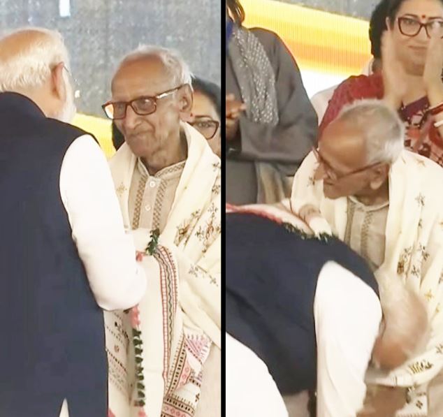 Narendra Modi touching Makhanlal Sarkar's feet