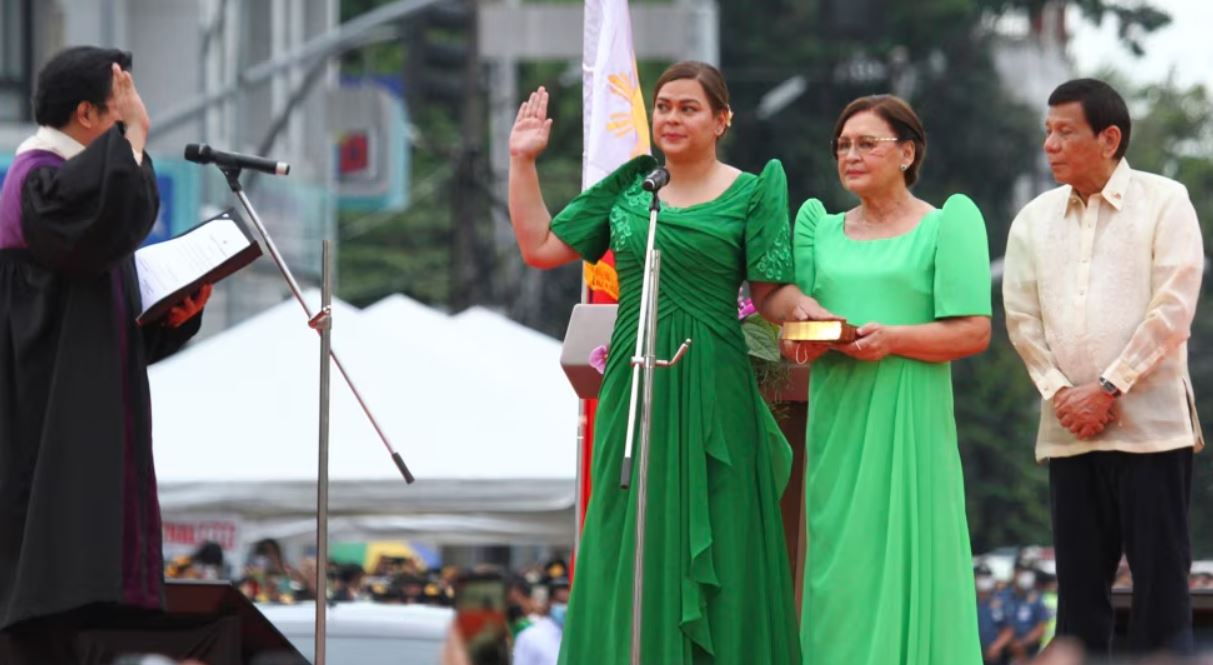 Sara Duterte Age, Husband, Children, Family, Biography » StarsUnfolded 4 Sara Duterte, when she took oath as Vice President of Philippines in 2022