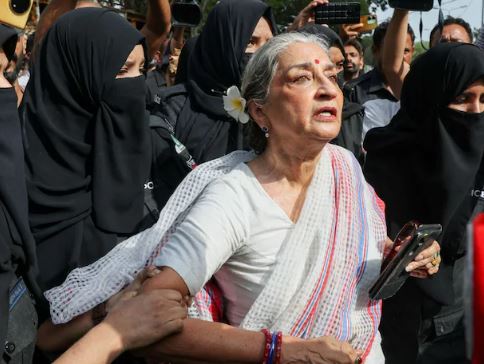 Sheema Kermani. when she was detained by the Karachi Policewomen on 5 May 2026