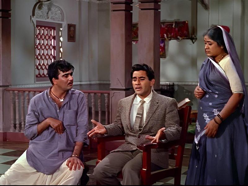 Sudesh Kumar's still from the film Khandan (1965)