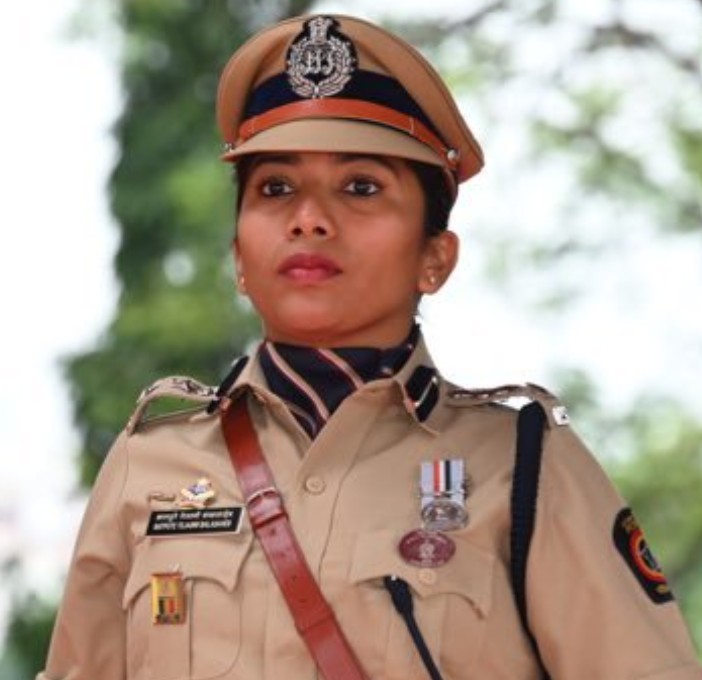 Tejaswi Satpute Age, Husband, Children, Family, Biography » StarsUnfolded