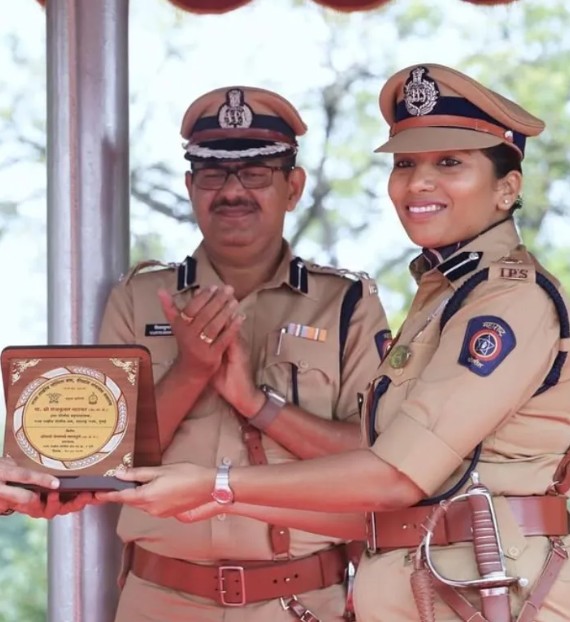 Tejaswi Satpute while being honoured as an IPS officer