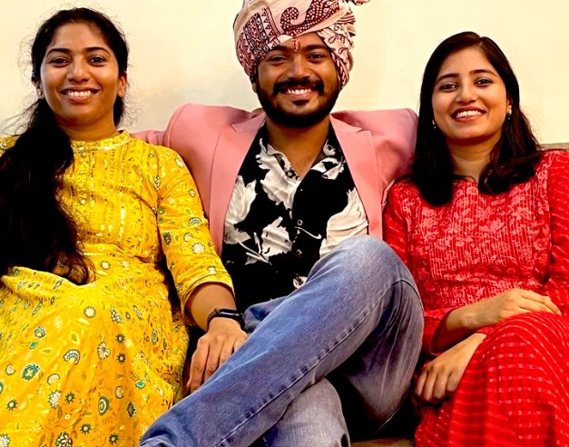 Tejaswi Satpute with her brother and sister