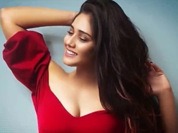 Twisha Sharma Age, Death, Husband, Family, Biography » StarsUnfolded 3 Twisha Sharma during her modelling days